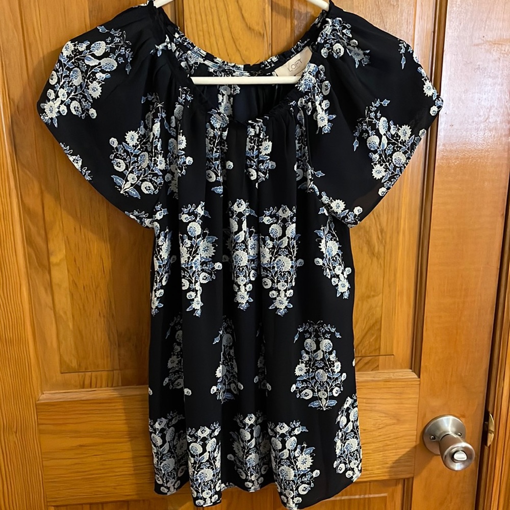 Loft outlet floral pattern top